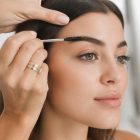 Cejas rectas: cómo conseguirlas y mantenerlas de forma natural