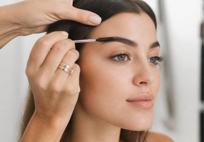 Cejas rectas: cómo conseguirlas y mantenerlas de forma natural