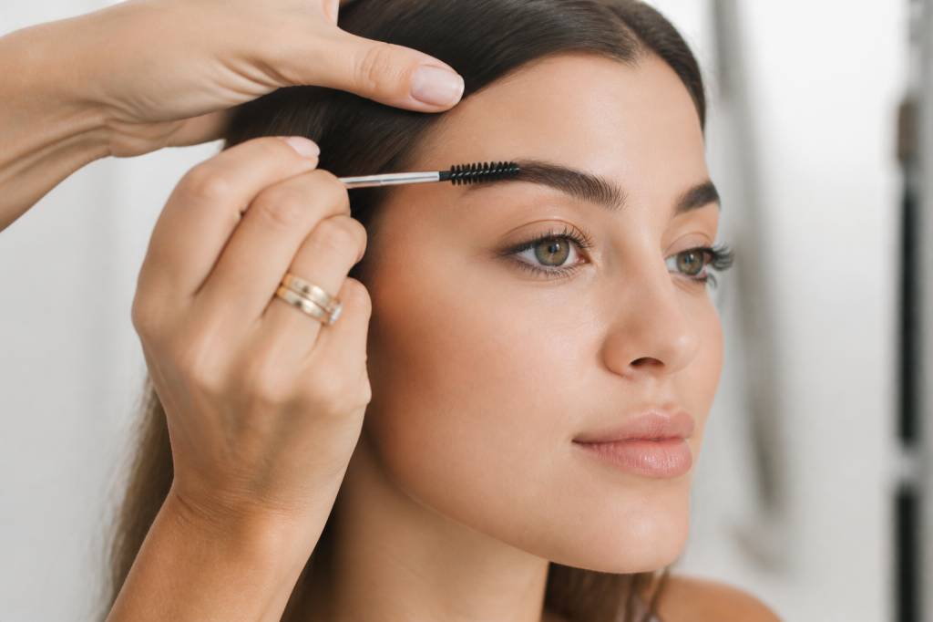 Cejas rectas: cómo conseguirlas y mantenerlas de forma natural