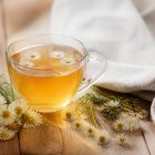 Beneficios de la manzanilla por la noche: usos, propiedades y efectos relajantes